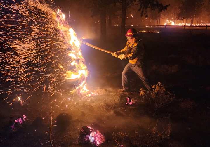 Keizer deploys 10 firefighters to wildfire near Sisters