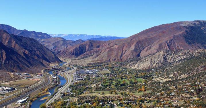Town with mountaintop theme park and riverside hot spring a great place for fall