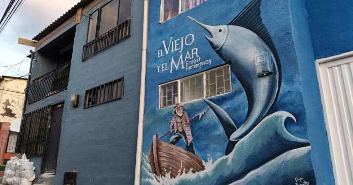Inauguran la primera Calle Literaria de Caldas con murales de libros clásicos: impulso a la cultura