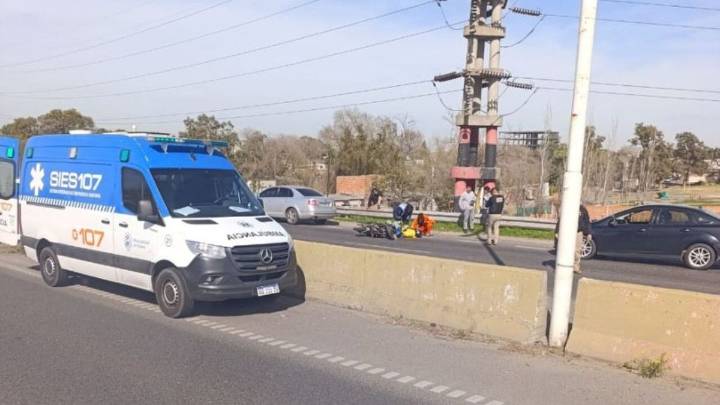 Espectacular operativo: trasladaron en helicóptero a un motociclista tras un choque en Circunvalación