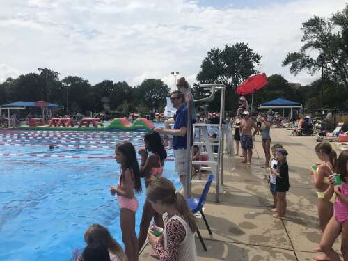 Swimmers take a nostalgic dive as Arlington Heights pool closes for renovations