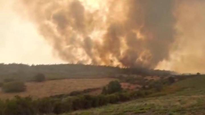El incendio de Chandrexa, en Ourense, sigue descontrolado y afecta a 1.600 hectáreas