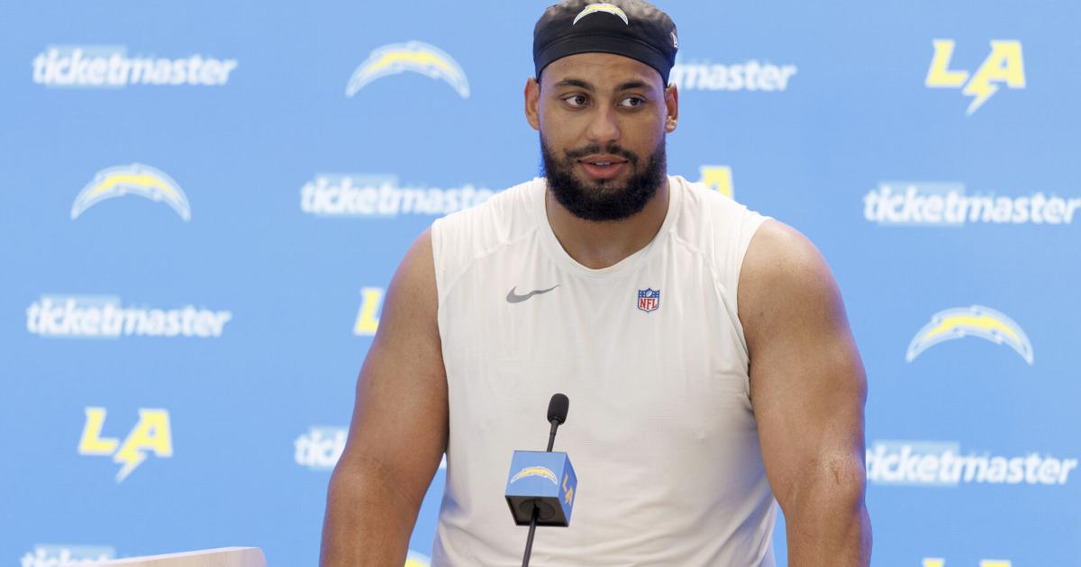 Chargers' Rashawn Slater suffers season-ending leg injury weeks after contract extension
