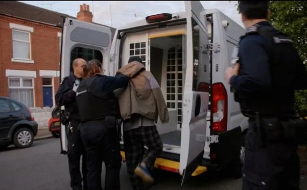 Reino Unido propone deportación de criminales extranjeros condenados