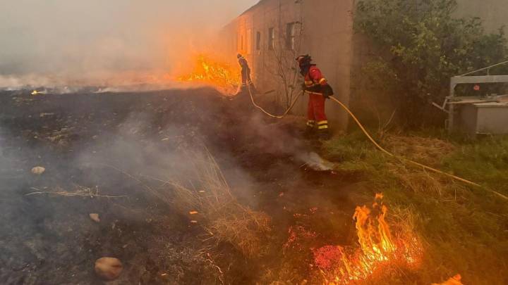 Los incendios no cesan en España: miles de evacuados, varios heridos y fuegos sin control