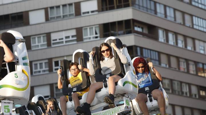 Avilés aplaude el retorno de los caballitos a un San Agustín "con muchas ganas de fiesta"