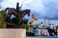 Trasladan monumento del jefe Victorio a la Plaza Tierra de Encuentro