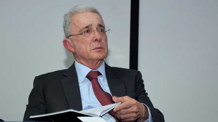 Defensa de Álvaro Uribe pide revocar condena de 12 años: “Es equivocada e injusta”