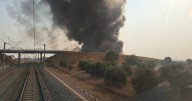El incendio de una fábrica en Toledo suspende la circulación de trenes entre Madrid y Andalucía