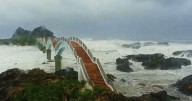 Typhoon Podul makes landfall in Taiwan