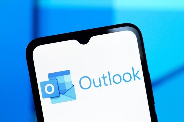 Microsoft Outlook down leaving users unable to send or receive emails