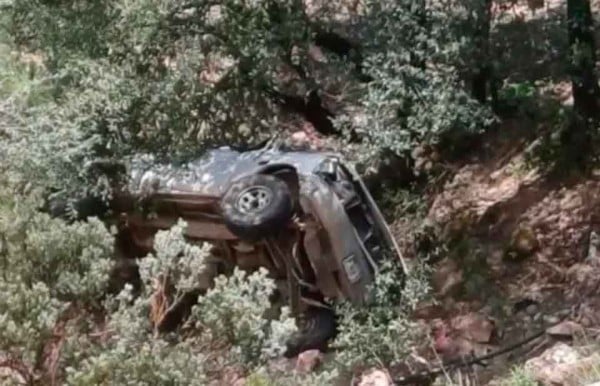 Vehículo cae a barranco, muere uno y seis resultan lesionados