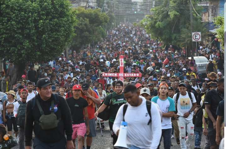Sale caravana migrante de Tapachula rumbo al norte de México