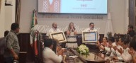 Mario y Daniel Herrera reciben la medalla Héctor Herrera “Cholo” que otorga el Ayuntamiento de Mérida