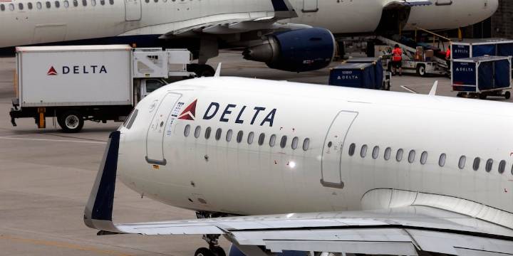 Delta Air Lines sued over windowless ‘window’ seats