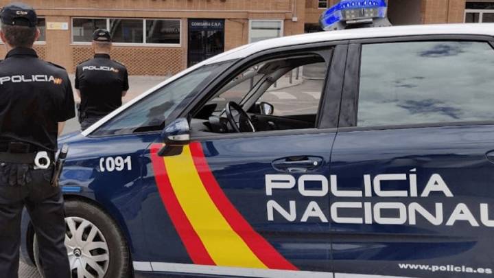 Detenida una mujer por apuñalar a su expareja por una deuda de 100 euros en Salamanca