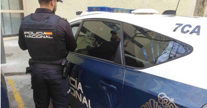 Dos delincuentes habituales, detenidos por robos en el interior de al menos cinco vehículos en Salamanca