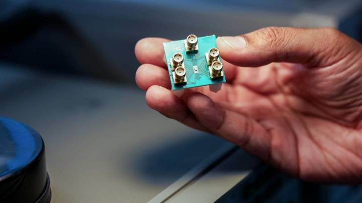 Construyen el primer "cerebro de microondas" en un chip