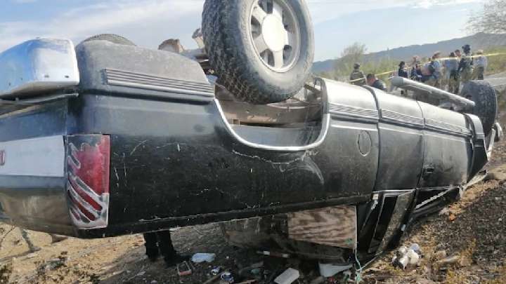 Muere hombre tras conducir a exceso de velocidad y volcar en Ramos Arizpe; hay dos lesionados