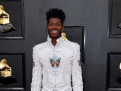 Lil Nas X enfrenta cargos por cuatro delitos graves por resistirse al arresto y agredir a un policía en Los Ángeles