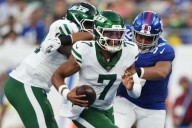 Fields on Jets' passing game: 'We're fine with 8-yard completions' and tiring defenses with runs