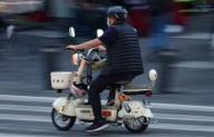 Ahora sí... scooters y bicis eléctricas deberán portar placas y licencia, ¿a partir de cuándo será?