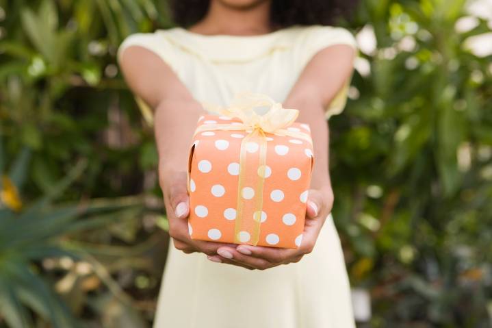 Dear Abby: I’m a big gift giver; I know not to expect anything back, but something would be nice