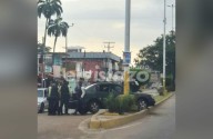 Vehículo Subarú se estrelló contra un poste en la Av. Fernández Padilla adyacente a Polianzoátegui
