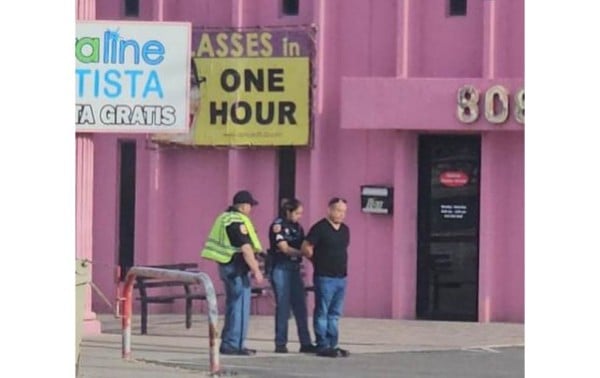 Ebrio, teniente de bomberos choca a trimoto en El Paso