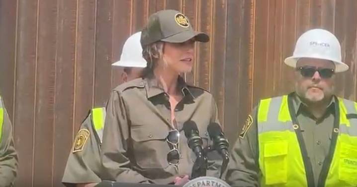 Trump ordena pintar el muro de negro para “hacerlo más difícil de escalar”
