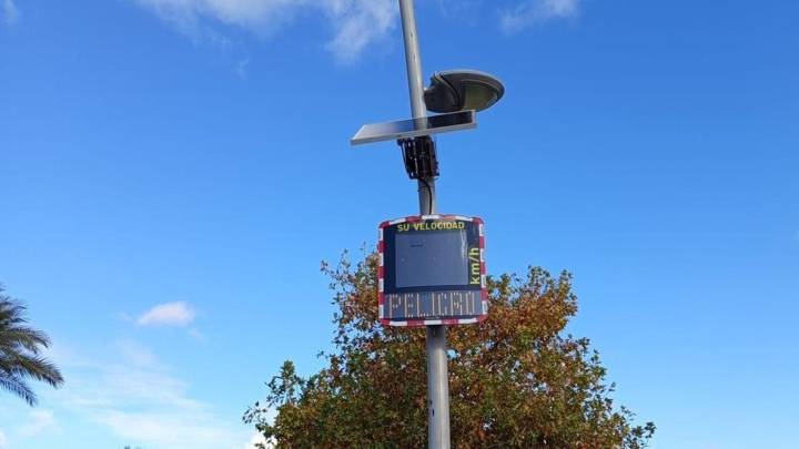 Unos policías franceses le quitan una multa a un hombre tras circular a 130 km/h: su mujer estaba de parto