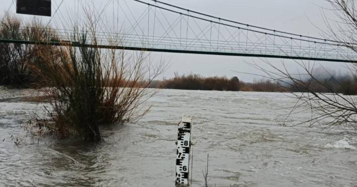 Alerta en Chubut por la crecida del río Azul: operativos y recomendaciones en Lago Puelo