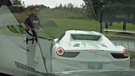 El dramático ruego de un conductor de Ferrari para que la policía no se lleve su auto: "¡Es mi fiesta de cumpleaños!"