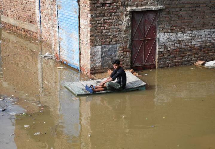 El estanque de Pakistán formado por el deslizamiento de la montaña amenaza las inundaciones “catastróficas”