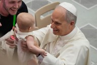 Pope highlights virtue of listening while accepting award from US Augustinians