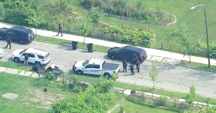 2 dead, 1 detained after shooting on Detroit's east side