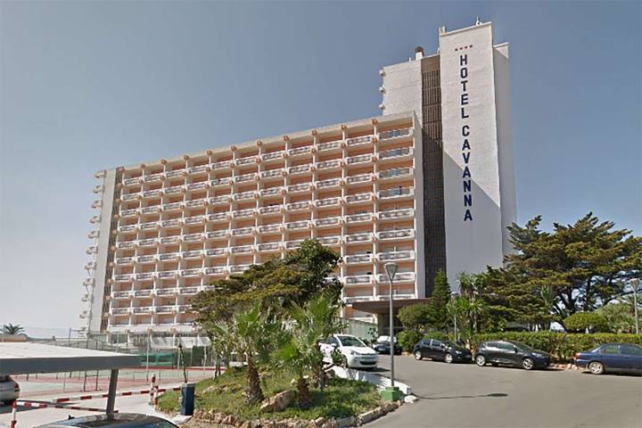 Over 100 People Fall Ill amid Suspected Salmonella Outbreak at Hotel: Reports