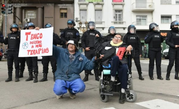 Adorni anunció que Milei "considera" un aumento en las prestaciones a personas con discapacidad