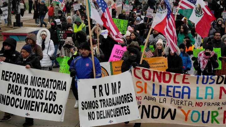Ordena Trump levantar censo que excluya a migrantes irregulares
