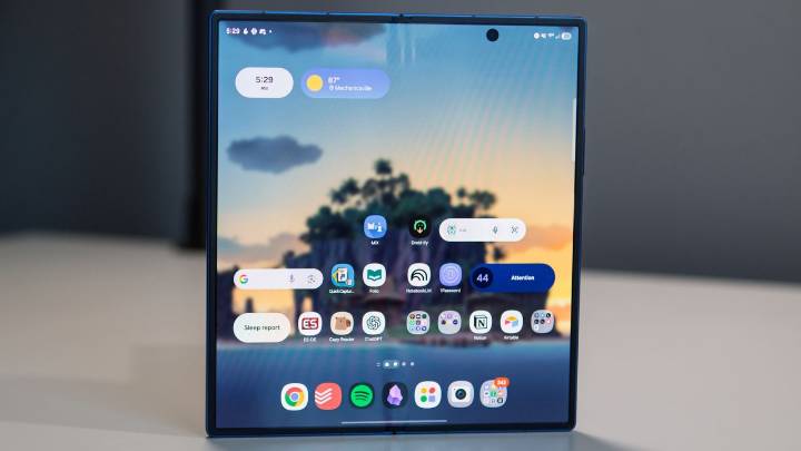 Samsung's trifold leaks in One UI animations, bringing Qi2 and NFC into focus