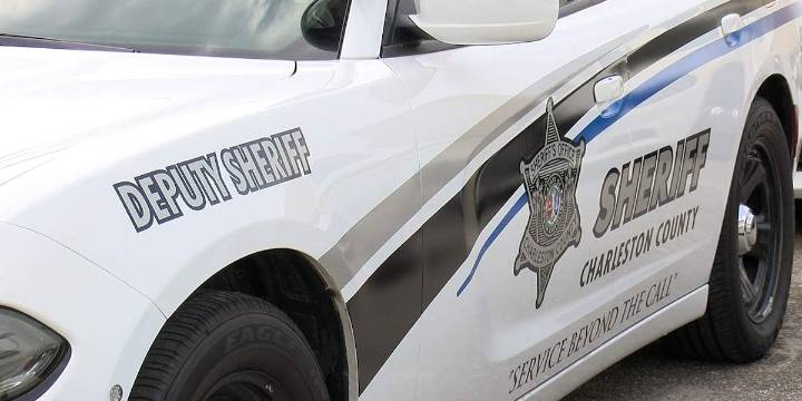 Suspect detained after Charleston Co. deputy high-speed pursuit leads to crash