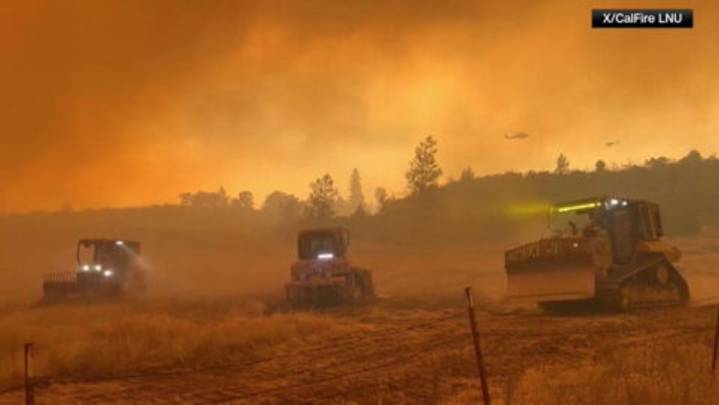 Wildfire in Oregon destroys 4 homes, threatens thousands more
