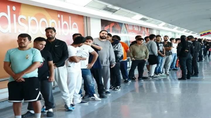 Retornan al país 319 migrantes venezolanos desde EE.UU