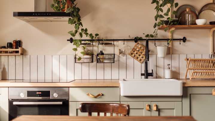 Why Designers Hate Wire Shelving In Kitchens