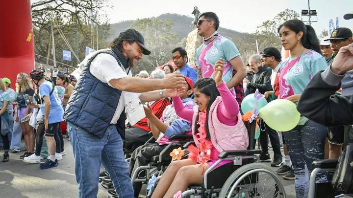 Tras su recorrido por el norte salteño, el gobernador Sáenz acompañó a la maratón de Hirpace