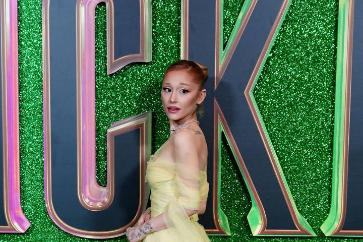 Ariana Grande announces new tour with dates in North America and London