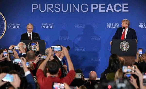 VIDEO. El show de Trump y Putin: mucho ruido, pero la paz no llega