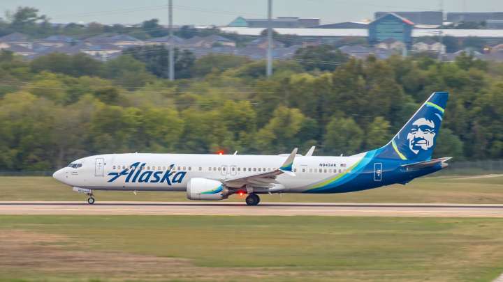 Alaska Airlines 737 MAX 9 Diverts to Seattle Due to Electrical Smell