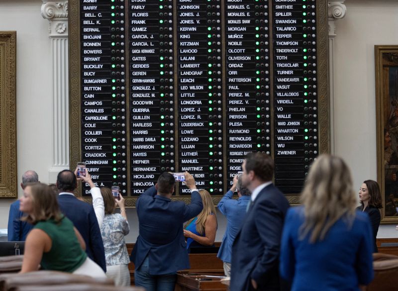 Texas Republicans restrict pay for missing Democrats in redistricting dispute