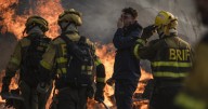Un bombero muere y otro resulta herido al caer con el camión por un terraplén en León